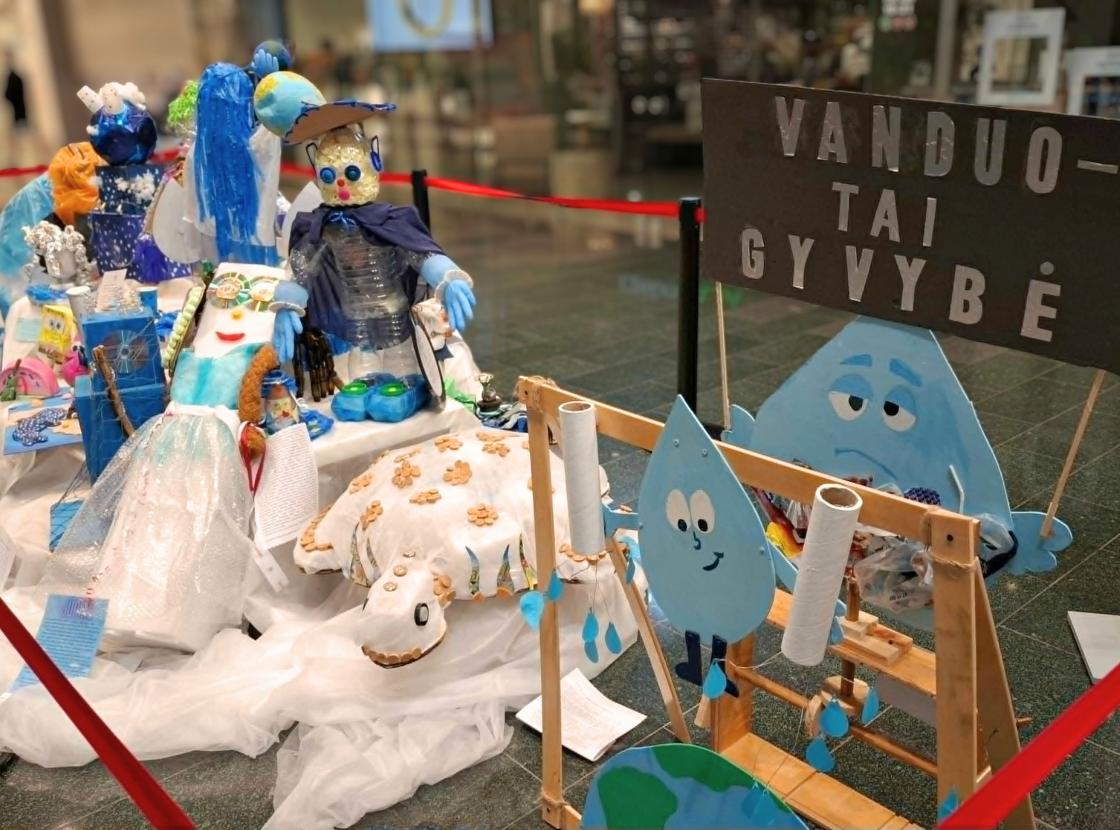 Jaunieji klaipėdiečiai priminė apie tvarumą: sukūrė išskirtinius vandens herojus